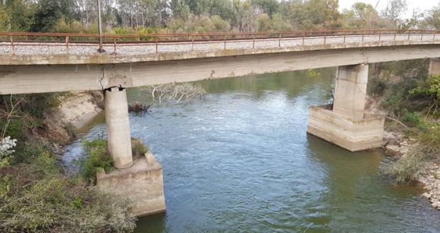 ПОПУСТИО МОСТ: Железничка веза Македоније са Грчком у прекиду (ФОТО)